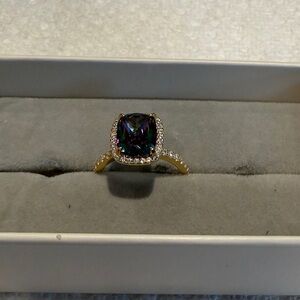 Elegant Gold and Black Stone Ring size 8